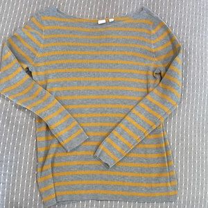 Gap medium long sleeve gold and gray striped top
